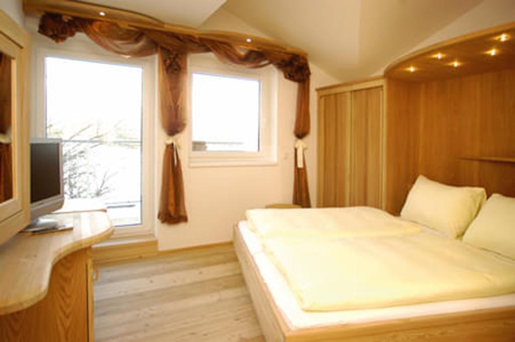 Bed & Breakfast Landhaus Strasser Soll Exterior photo