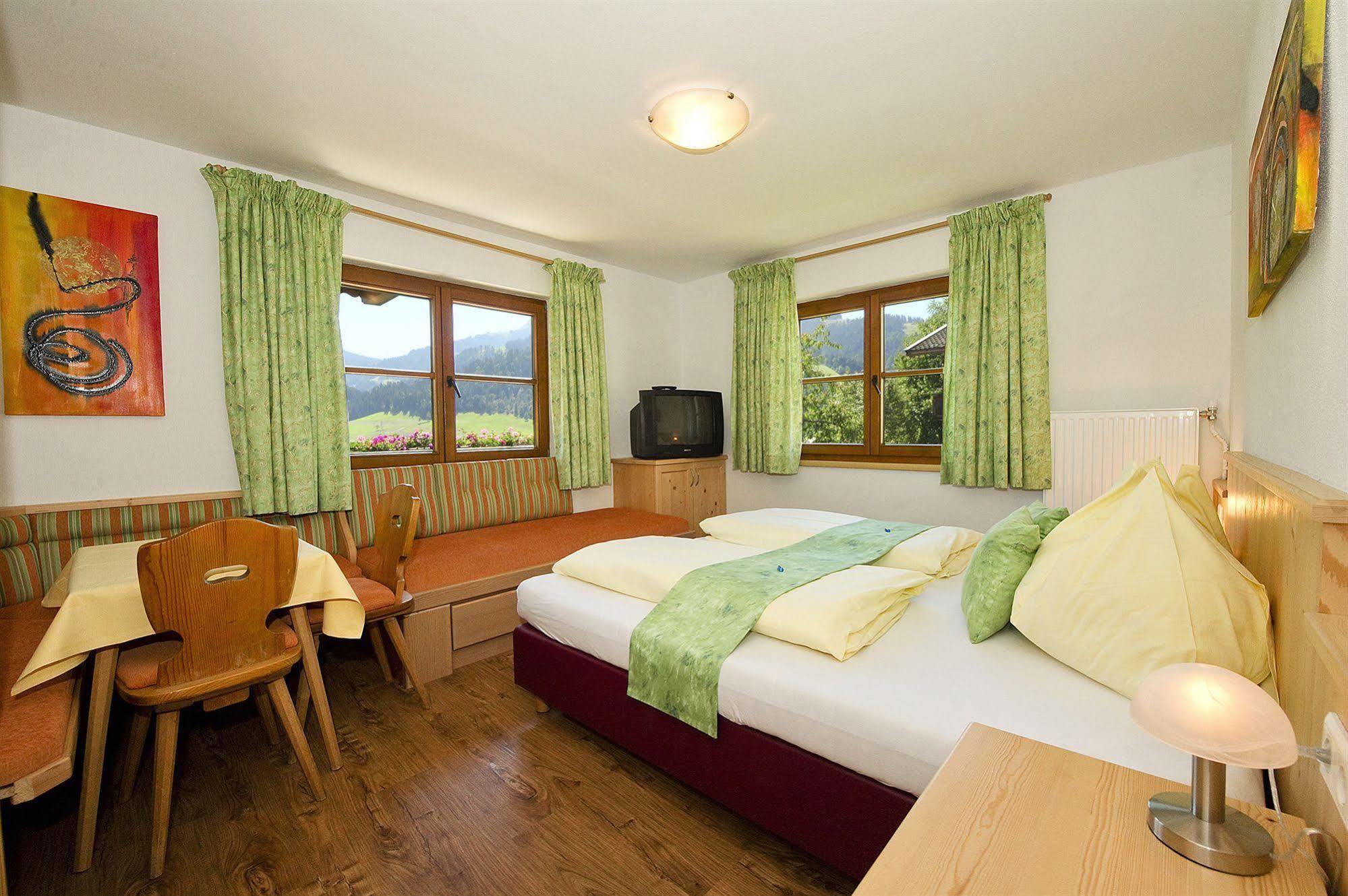 Bed & Breakfast Landhaus Strasser Soll Exterior photo